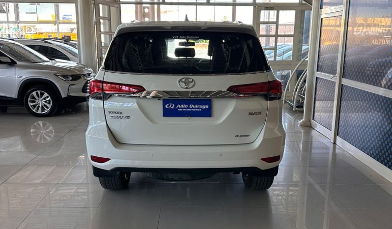 Toyota Hilux SW4 TDI SRX AT 7 Asientos (L16) lleno