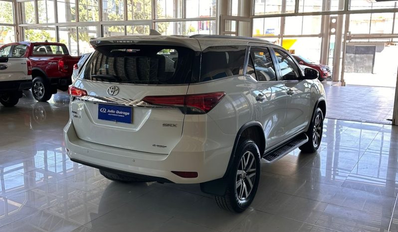 Toyota Hilux SW4 TDI SRX AT 7 Asientos (L16) lleno